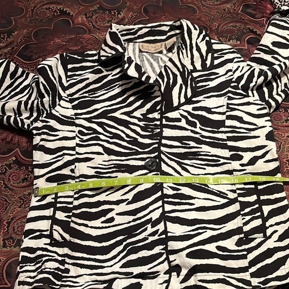 Black and white jacket! Zebra Print - Picture 2 of 14